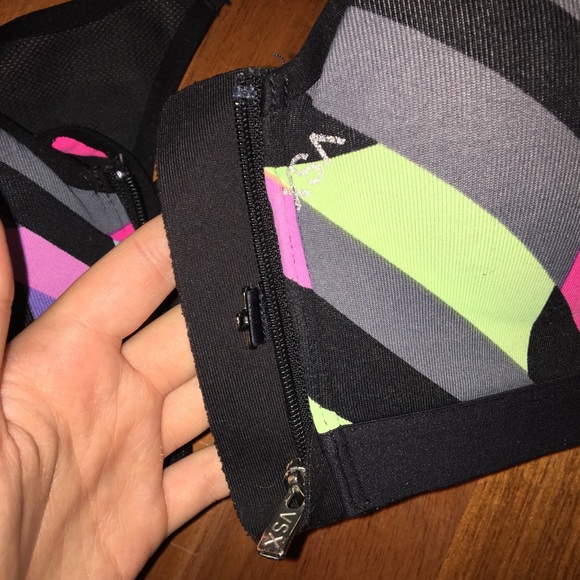Victoria Secret Front Zip Sports Bra - Picture 2 of 2